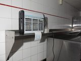 une photo d'une cuisine professionnelle équipée d'un climatiseur
