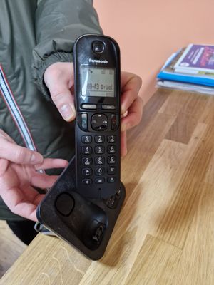 Combiné sur socle PANASONIC et une détecteur pour carillon e…