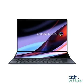 L'ordinateur portable ASUS ZenBook Pro est allumé et prêt à l'emploi.