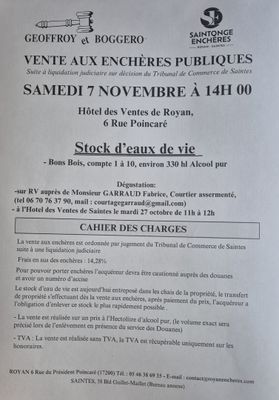 une affiche sur laquelle figure la photo d'un hôtel