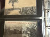 une photo en noir et blanc d'un livre sur lequel figure l'image d'un arbre