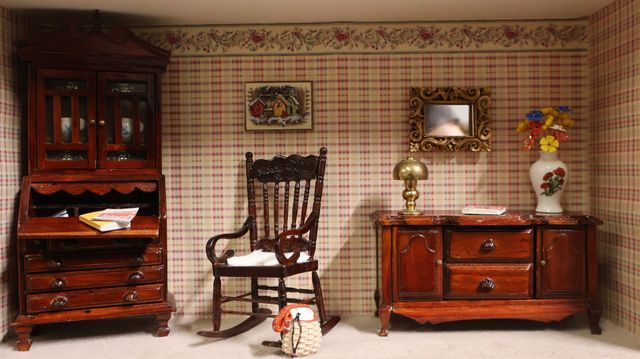 Diorama. Composition miniature, dans une vitrine en bois, vitre e...