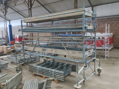 Echafaudage roulant COMABI INTER 300x90xh10m : embase, 10 échelles en  - Photo 1