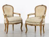 paire de fauteuils de style louis xvi