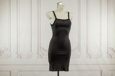 une image d'une robe sur un mannequin