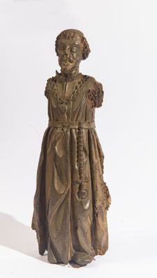 statue en bronze représentant une femme vêtue d'une longue robe et coiffée d'un chapeau