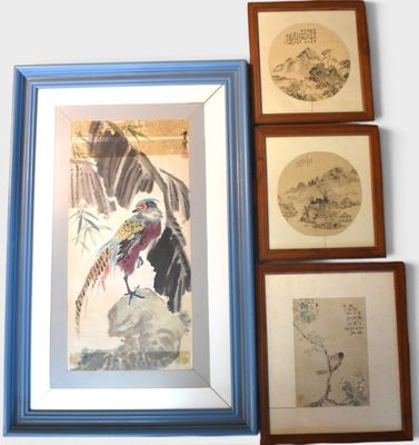 a picture of a picture of a bird and a picture of a bird on a wall