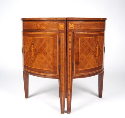 Paire d'encoignures italiennes XIXème en marqueterie, à déco…