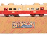 un train miniature posé sur une boîte