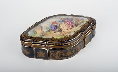 Dans le goût de Sevres. Boîte en porcelaine de Paris à décor…