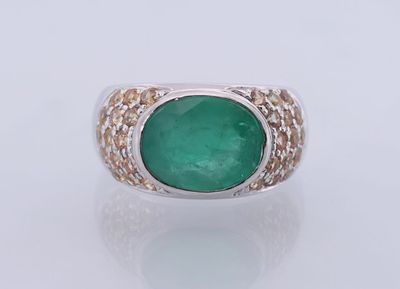 une bague en émeraude et diamant