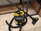 a vacuum that is sitting on the floor next to a bag