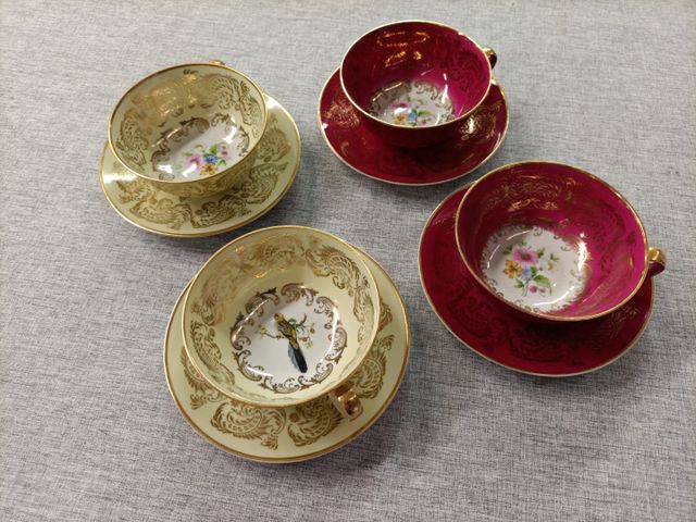 B & Cie Limoges. 2 paires de déjeuners en porcelaine.