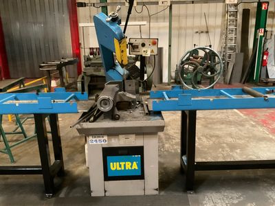 une photo d'une machine dans une usine