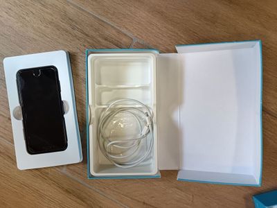 Smartphone APPLE IPhone 8 Câble inclus - Photo 1