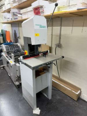 l'image d'une machine installée dans une pièce