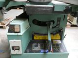 a picture of a machine that is sitting on a pallet