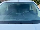 une voiture garée sur le parking