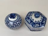 pair of chinese blue and white porcelain jars