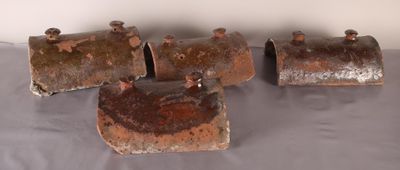 [ COUVREUR ] Saussemesnil Ensemble de quatre tuiles faitière… - Photo 1