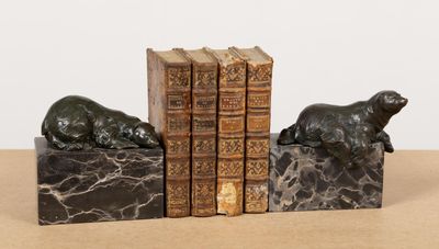 deux serre-livres sur lesquels figurent un ours et un chien