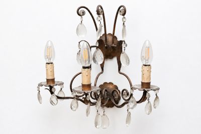 a wall light that is hanging on the wall