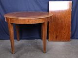l'image d'une table en bois surmontée d'un miroir