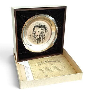 a picture of a picture of a lion in a box