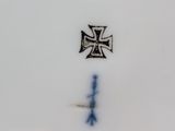 an image of a plate with a cross on it and a cross on the side