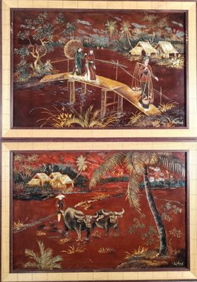 Deux tableaux représentant des personnes et des animaux sont accrochés au mur.