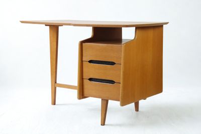 un bureau en bois avec deux tiroirs et un tiroir en dessous