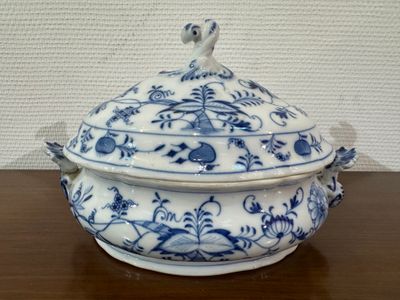 soupière en porcelaine, marquée Meissen.
