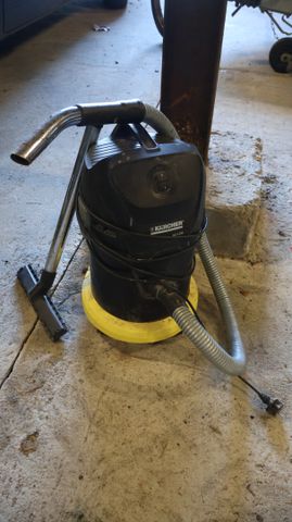 Aspirateur bidon KARCHER AD3200
Visite le lundi 17 février de 14h...