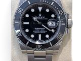 Montre Rolex Submariner avec cadran noir et lunette à rainures