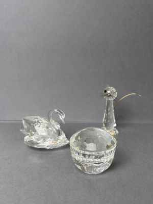 pair of crystal swan salt and pepper shakers