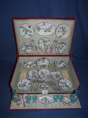 Toilettes de poupées antiques - France