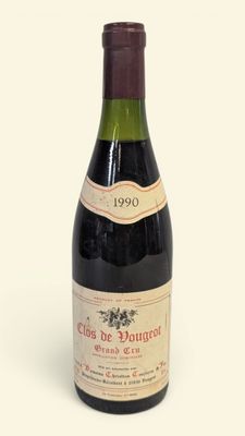 une bouteille de vin posée sur une table