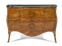 COMMODE EN BOIS DE ROSE ET MARQUETERIE DE FORME MOUVEMENTÉE