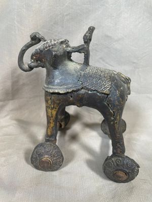INDE Jouet de temple en figurant un éléphant sur roulettes- …