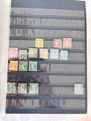une image d'une image d'une image d'un cheval sur une feuille de papier