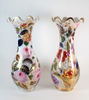 Deux vases à col corolle en porcelaine émaillée polychrome e… (photo 3)