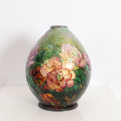 Camille FAURE (1874-1956) Vase en dinanderie  dcor de pivo…