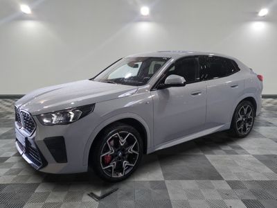 Le nouveau SUV Kia Kole 2020 est exposé dans un showroom