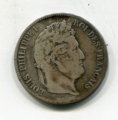 une vieille pièce de monnaie avec un visage d'homme dessus
