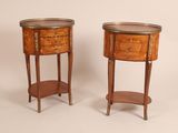 paire de tables de chevet incrustées de style Louis XVI