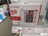 une boîte contenant un téléphone, exposée dans un magasin