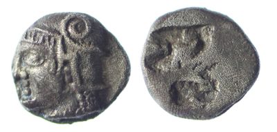 une pièce de monnaie ancienne sur laquelle figure l'effigie d'une femme