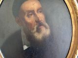portrait d'un homme barbu dans un cadre en or