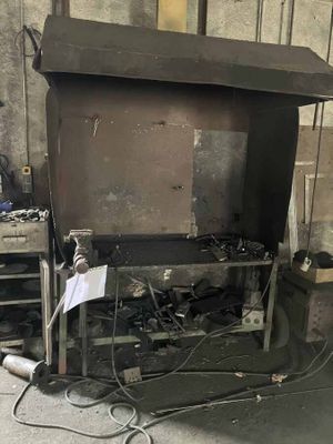 Poste de travail pour soudure avec étau - Photo 1