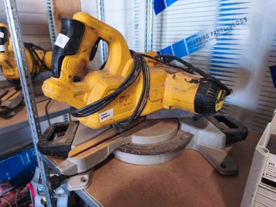 scie circulaire sur table DEWALT DWS771 QS - Photo 1